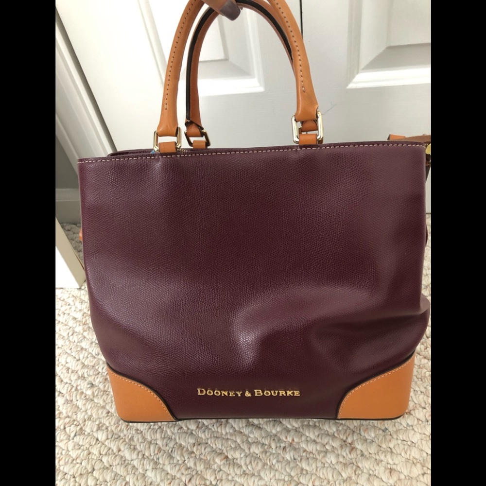 EXCELLENT CONDITION Dooney & Burke bag!!!
